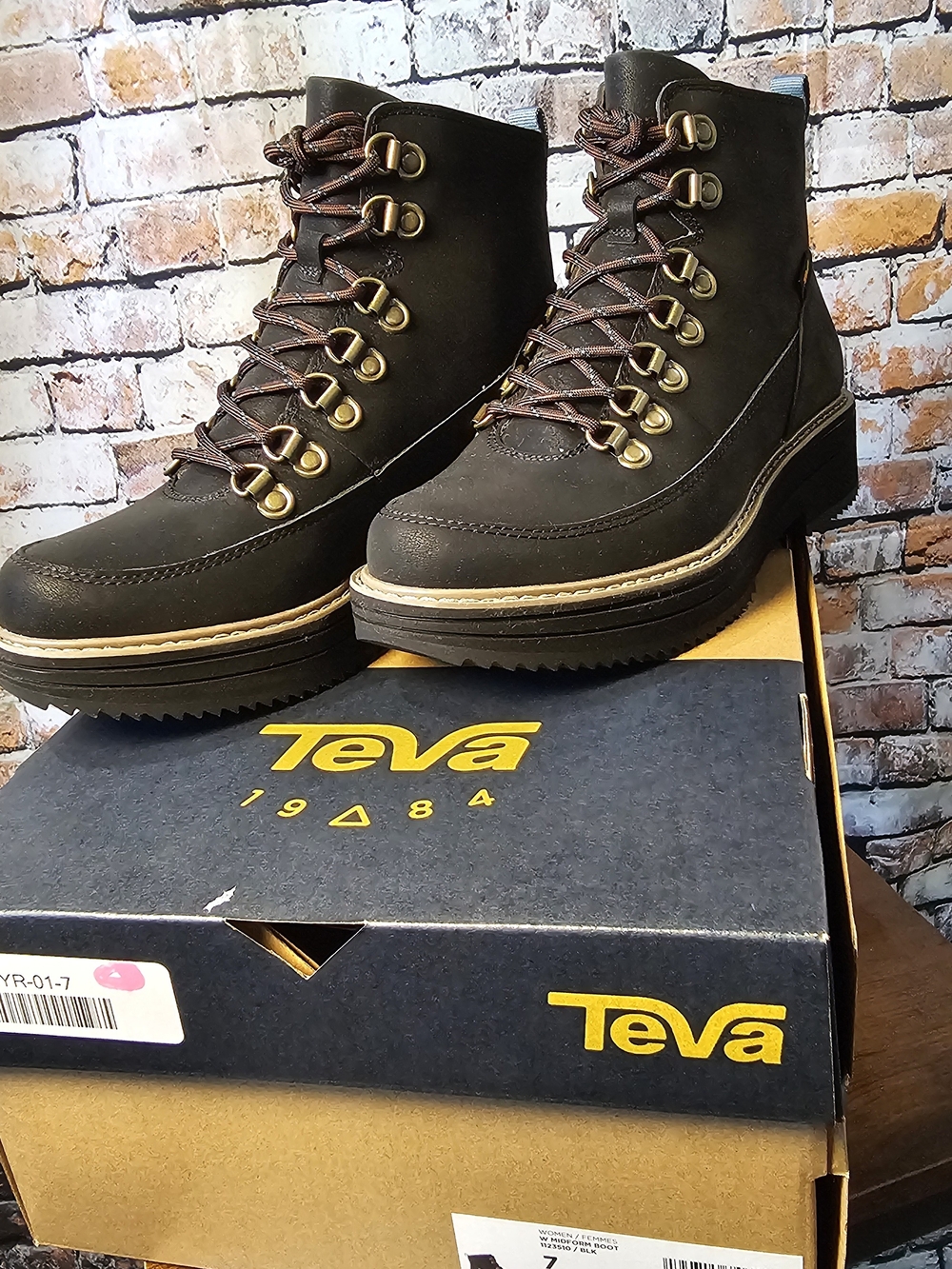 Teva Midform Waterproof Leather Hiking Combat Boots Platform Lug Sole NIB 7
